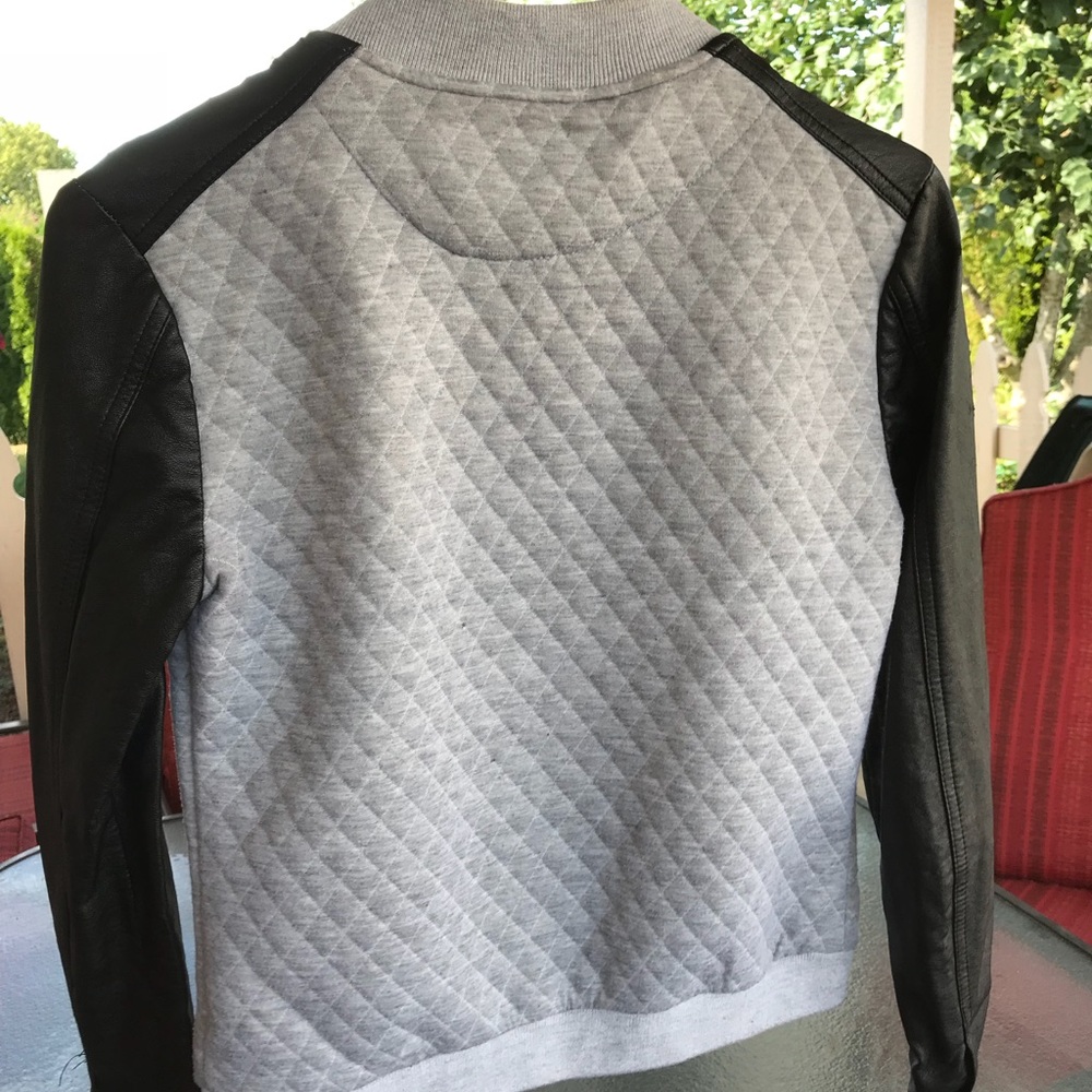 Small Jacket - Picture 6 of 6